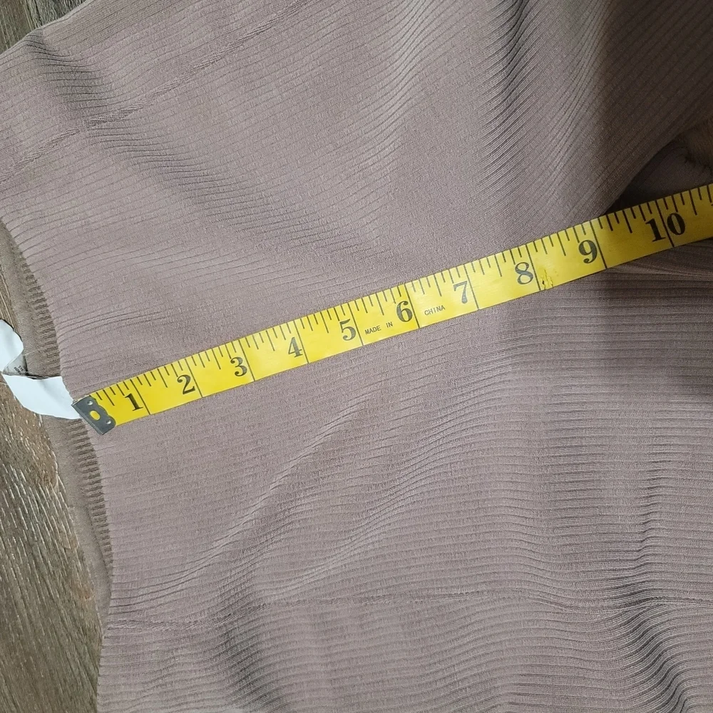 ​Lululemon Ribbed Softstreme Zip-Leg High-Rise Crop Pant 25